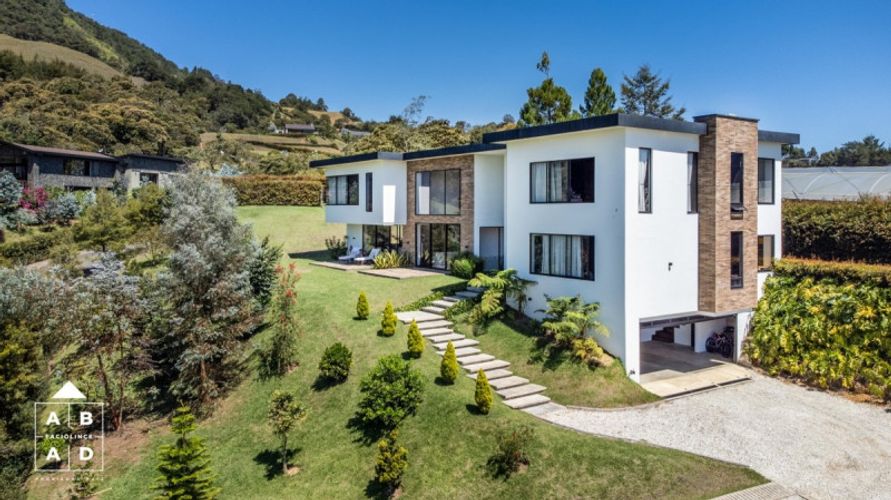 Casa de 5 alcobas en venta en La Ceja, 500 m² · foto 3 de 19