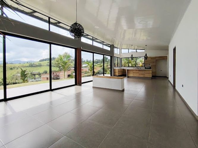 Casa de 3 alcobas en venta en Cristo Rey, El Carmen de Viboral, 300 m² · foto 2 de 24