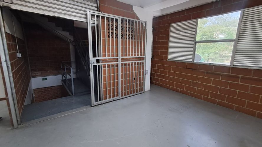 Bodega en arriendo en Cabañas, Bello, 230 m² · foto 3 de 12