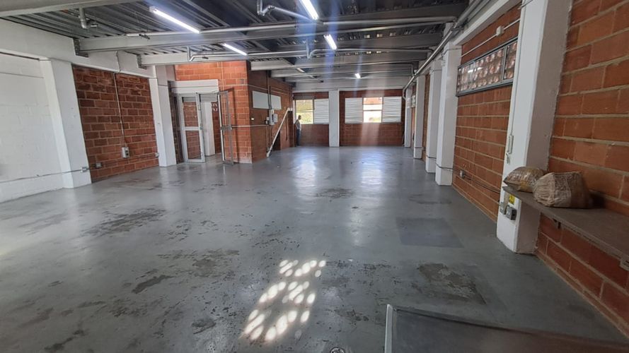 Bodega en arriendo en Cabañas, Bello, 230 m² · foto 4 de 12
