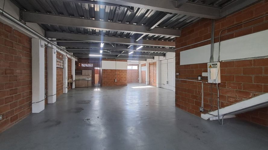 Bodega en arriendo en Cabañas, Bello, 230 m² · foto 8 de 12
