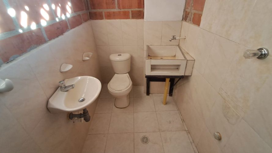 Bodega en arriendo en Cabañas, Bello, 230 m² · foto 11 de 12