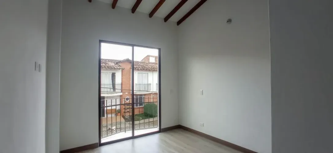 Casa de 3 alcobas en venta en La Ceja, 140 m² · foto 2 de 8