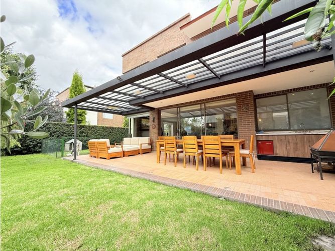 Casa de 4 alcobas en arriendo en Pueblo Viejo, Cota, 246 m² · foto 2 de 24