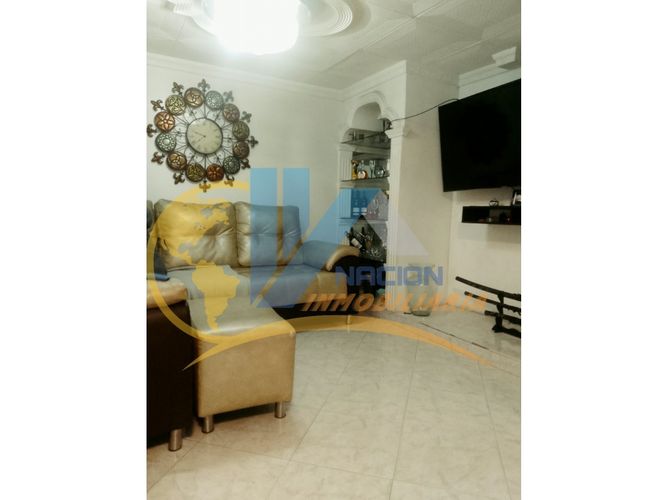 Casa de 3 alcobas en venta en El Porvenir, Floridablanca, 308 m² · foto 2 de 16