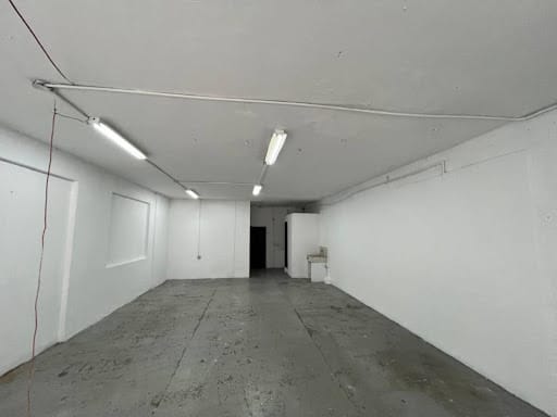 Bodega en arriendo en Los Colores, Medellín, 105 m² · foto 3 de 9
