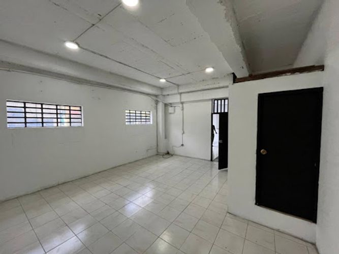 Bodega en arriendo en Los Colores, Medellín, 105 m² · foto 4 de 9