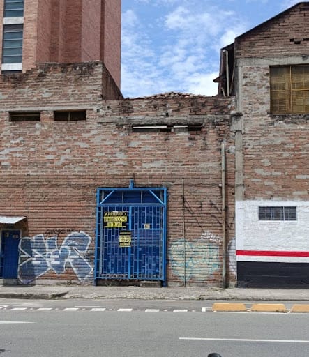 Bodega en arriendo en Los Colores, Medellín, 105 m² · foto 9 de 9