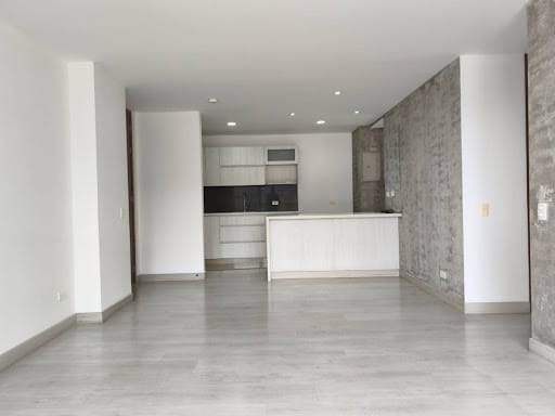 Apartamento de 2 alcobas en arriendo en Loma Benedictinos, Envigado, 87 m² · foto 3 de 21