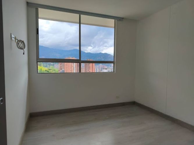 Apartamento de 2 alcobas en arriendo en Loma Benedictinos, Envigado, 87 m² · foto 7 de 21