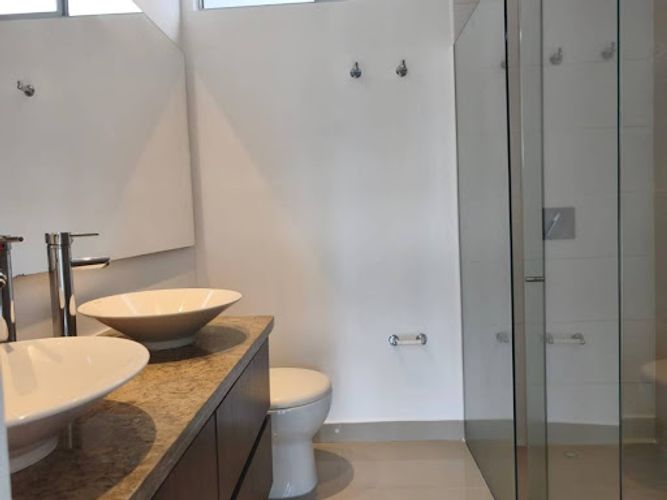 Apartamento de 2 alcobas en arriendo en Loma Benedictinos, Envigado, 87 m² · foto 9 de 21