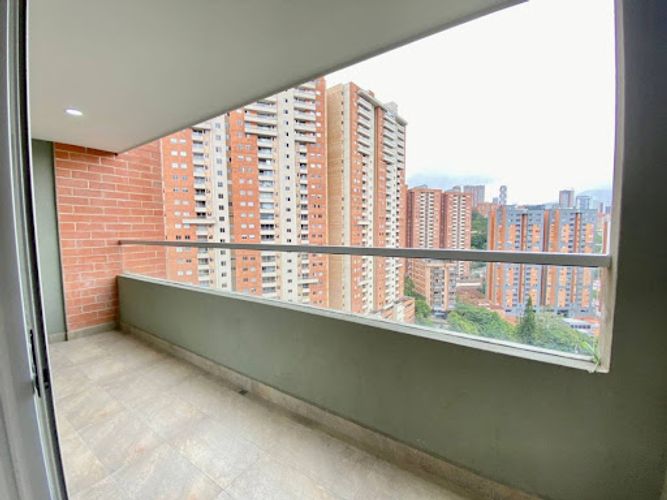 Apartamento de 2 alcobas en venta en Zona Industrial No. 2, Sabaneta, 65 m² · foto 3 de 13