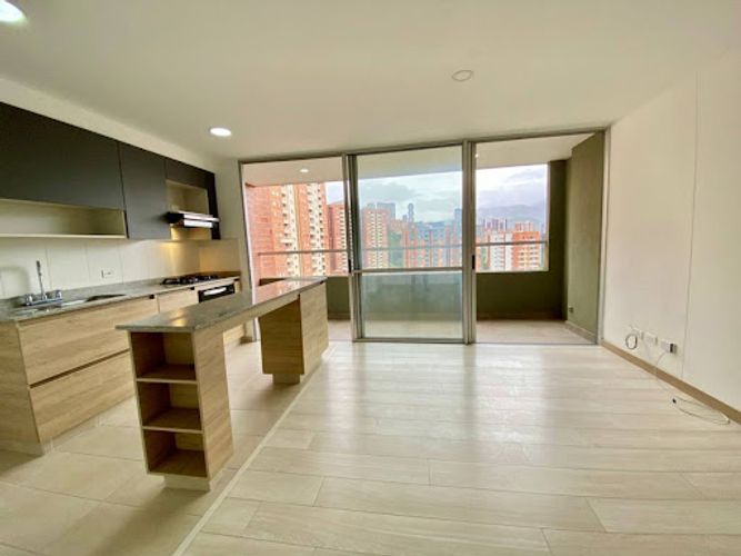 Apartamento de 2 alcobas en venta en Zona Industrial No. 2, Sabaneta, 65 m² · foto 4 de 13