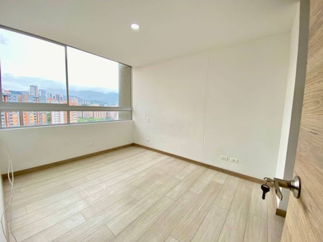 Apartamento de 2 alcobas en venta en Zona Industrial No. 2, Sabaneta, 65 m² · foto 5 de 13
