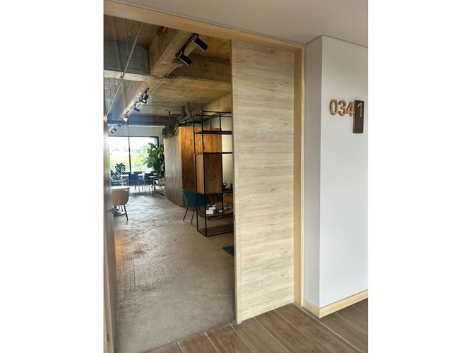 Oficina en arriendo en La Candelaria, Envigado, 59 m² · foto 2 de 11