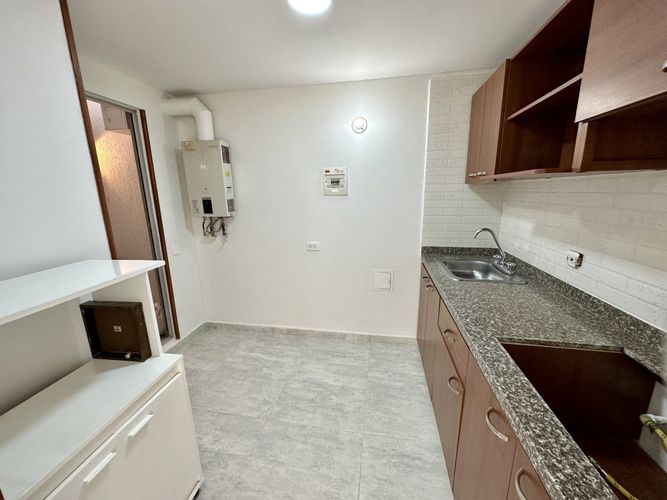 Apartamento de 3 alcobas en venta en Conjunto Residencial El Porton, Madrid, 77 m² · foto 3 de 21
