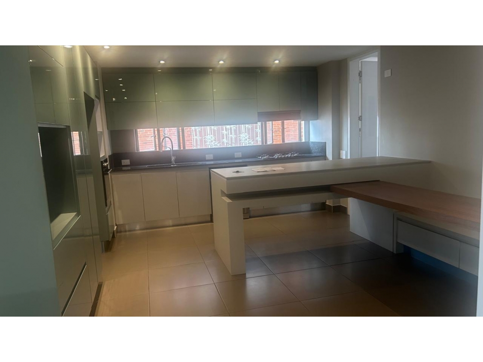 Apartamento en venta en Los Rosales, Bogotá · foto 3 de 19