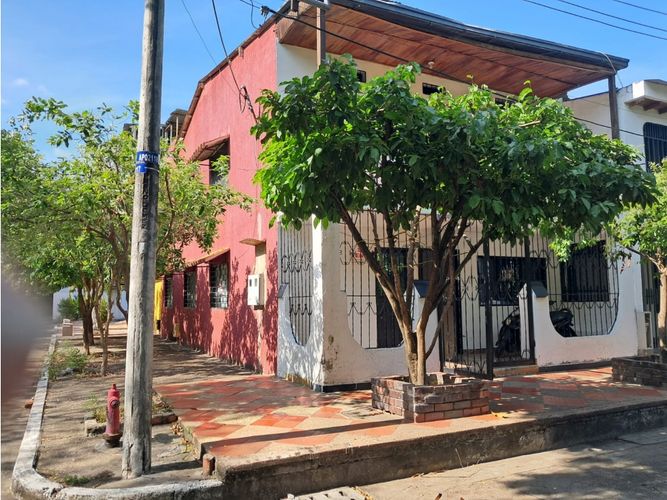 Casa de 6 alcobas en venta en Los Cambulos, Girardot, 203 m² · foto 2 de 19
