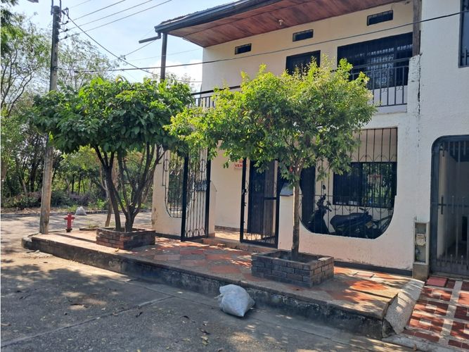 Casa de 6 alcobas en venta en Los Cambulos, Girardot, 203 m² · foto 3 de 19