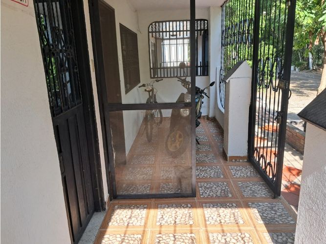 Casa de 6 alcobas en venta en Los Cambulos, Girardot, 203 m² · foto 5 de 19