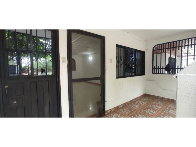 Casa de 6 alcobas en venta en Los Cambulos, Girardot, 203 m² · foto 6 de 19