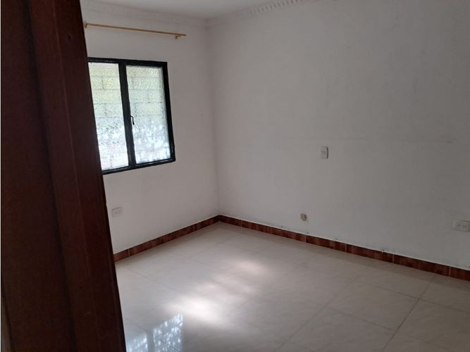 Casa de 6 alcobas en venta en Los Cambulos, Girardot, 203 m² · foto 11 de 19