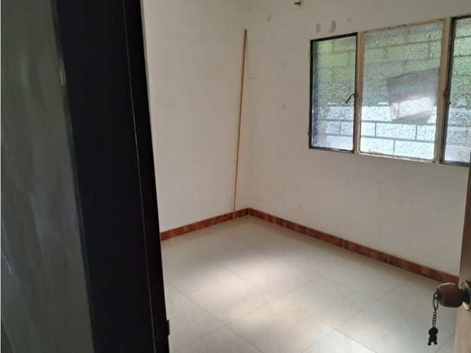 Casa de 6 alcobas en venta en Los Cambulos, Girardot, 203 m² · foto 12 de 19