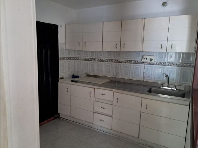 Casa de 6 alcobas en venta en Los Cambulos, Girardot, 203 m² · foto 16 de 19