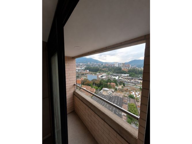 Apartaestudio en venta en Monteazul, Sabaneta, 38 m² · foto 2 de 9