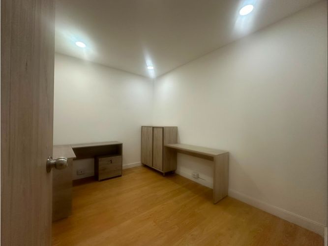Oficina en venta en Milla De Oro, Medellín, 50 m² · foto 2 de 12