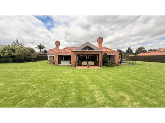 Casa de 4 alcobas en venta en Cr Quintas De Serrezuela, Mosquera, 460 m² · foto 4 de 24