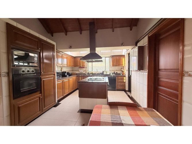 Casa de 4 alcobas en venta en Cr Quintas De Serrezuela, Mosquera, 460 m² · foto 13 de 24