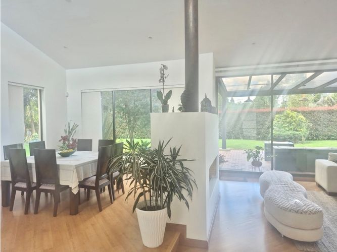 Casa de 4 alcobas en venta en Guaymaral, Bogotá, 311 m² · foto 2 de 23