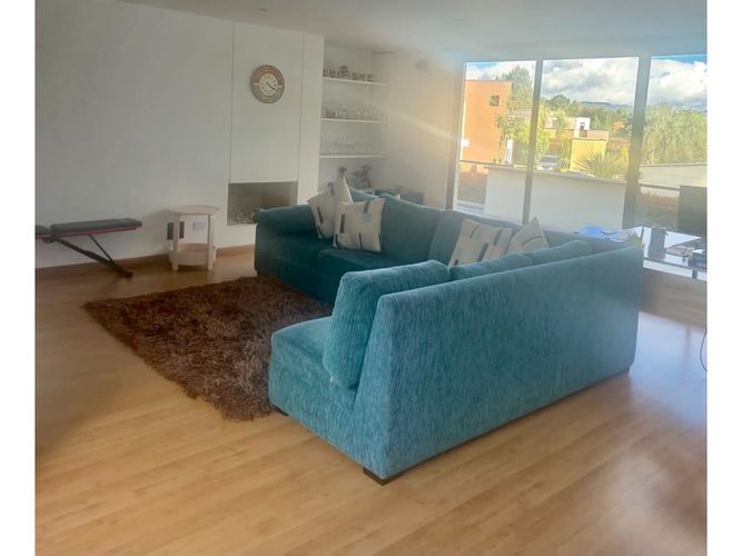 Casa de 4 alcobas en venta en Guaymaral, Bogotá, 311 m² · foto 4 de 23