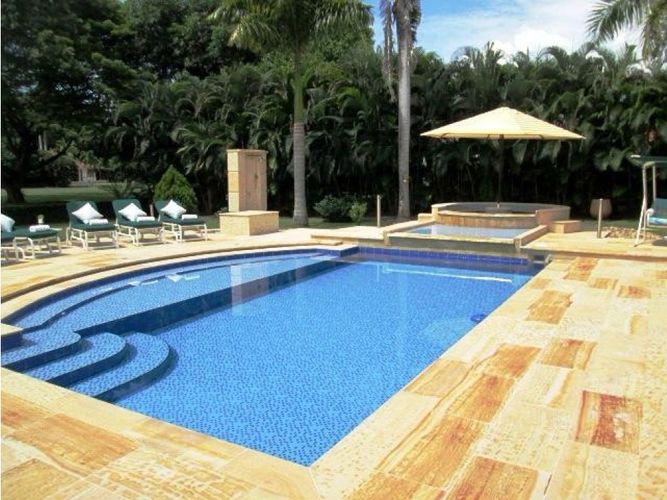 Casa de 5 alcobas en venta en Bosques De Peñalisa, Ricaurte, 326 m² · foto 2 de 18