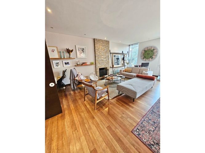 Apartamento de 3 alcobas en venta en El Refugio, Bogotá, 197 m² · foto 3 de 15