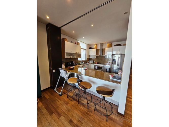 Apartamento de 3 alcobas en venta en El Refugio, Bogotá, 197 m² · foto 5 de 15