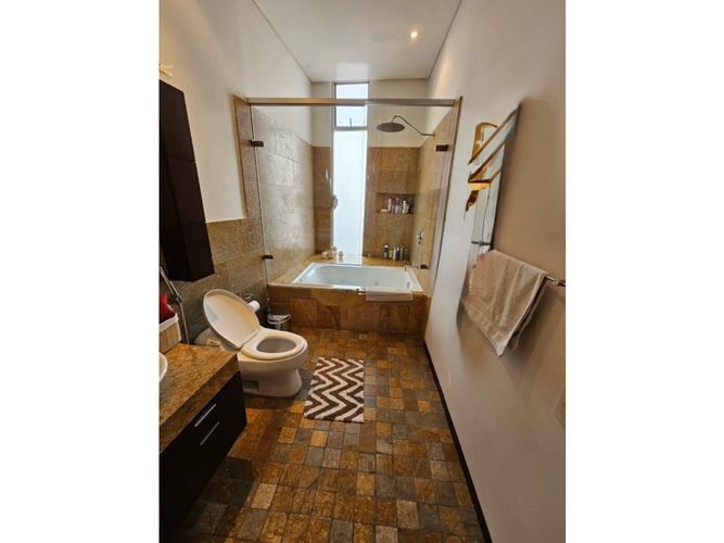 Apartamento de 3 alcobas en venta en El Refugio, Bogotá, 197 m² · foto 14 de 15