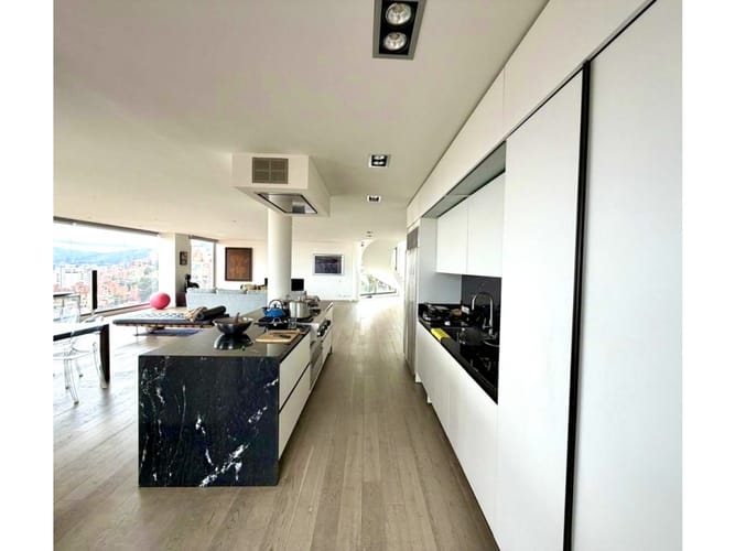 Apartamento de 4 alcobas en venta en Los Rosales, Bogotá, 475 m² · foto 4 de 20