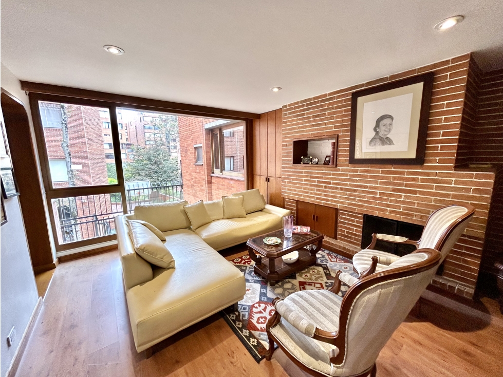 Apartamento en venta en Los Rosales, Bogotá · foto 2 de 15