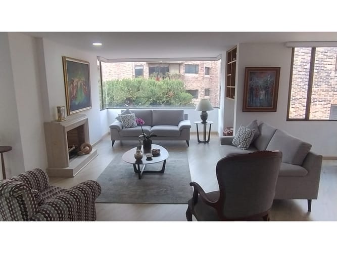 Apartamento de 3 alcobas en venta en Los Rosales, Bogotá, 167 m² · foto 2 de 22