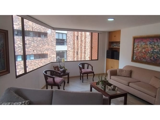 Apartamento de 3 alcobas en venta en Los Rosales, Bogotá, 167 m² · foto 3 de 22