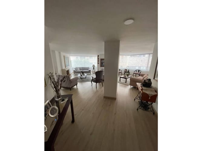 Apartamento de 3 alcobas en venta en Los Rosales, Bogotá, 167 m² · foto 6 de 22