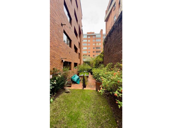 Apartamento de 3 alcobas en venta en Los Rosales, Bogotá, 209 m² · foto 4 de 24