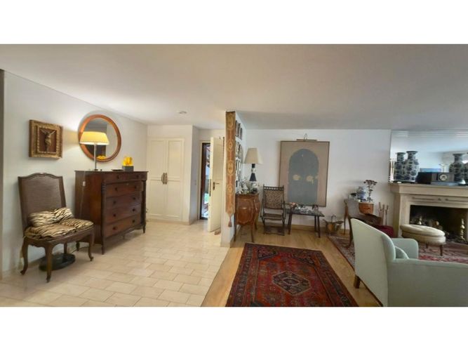 Apartamento de 3 alcobas en venta en Los Rosales, Bogotá, 209 m² · foto 8 de 24