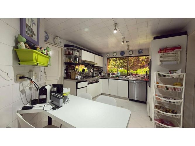 Apartamento de 3 alcobas en venta en Los Rosales, Bogotá, 209 m² · foto 10 de 24