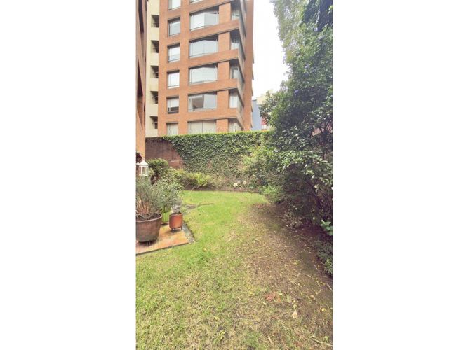 Apartamento de 3 alcobas en venta en Los Rosales, Bogotá, 209 m² · foto 22 de 24