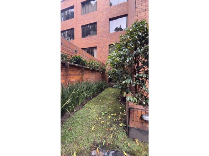 Apartamento de 3 alcobas en venta en Los Rosales, Bogotá, 209 m² · foto 23 de 24