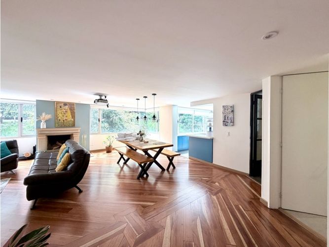 Apartamento de 3 alcobas en venta en Los Rosales, Bogotá, 160 m² · foto 2 de 24