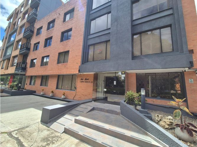 Apartamento de 3 alcobas en venta en Santa Barbara, Bogotá, 131 m² · foto 2 de 17